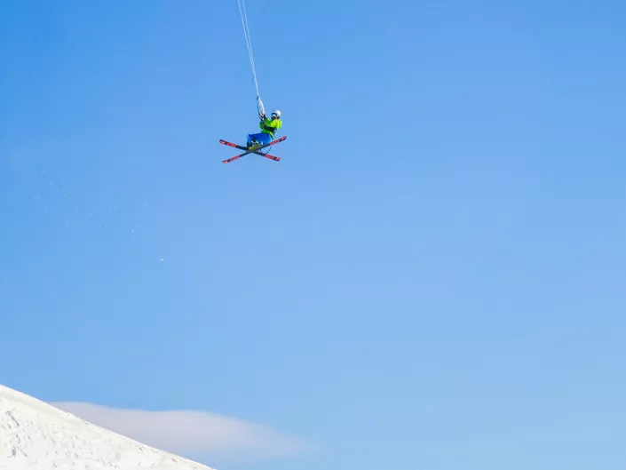 Hemsedalsfjella illustrerer friheten man kun kan få med en kite som sin private skiheis