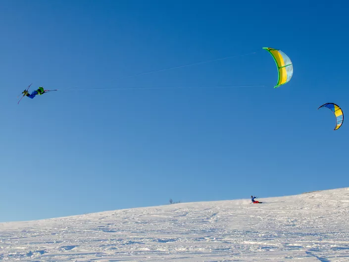 Thomas Lone fremviser spektakulære svev i gode vindforhold