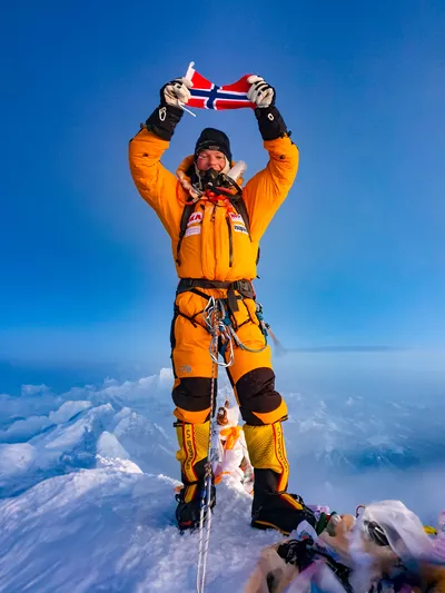 Thomas Lone har brukt mye av sitt liv på å nå hårete mål. Her fra verdens tak Mt Everest