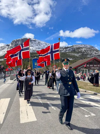 Flaggbæring i Hemsedal 17 Mai tog