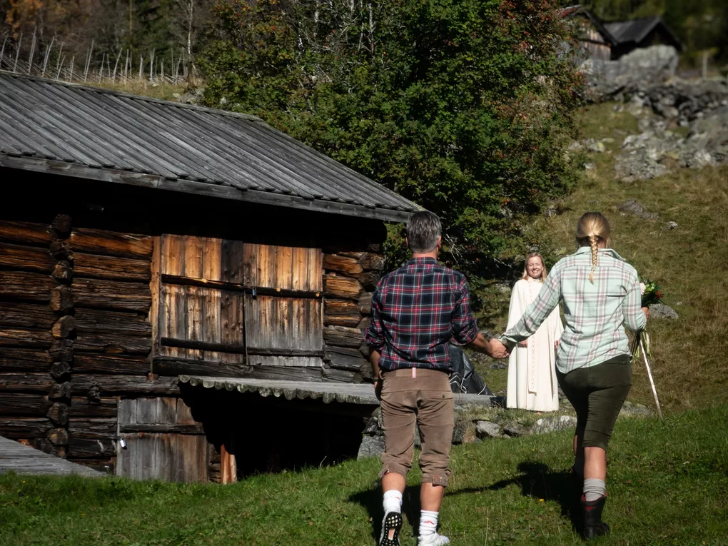 Man og kvinne som gifter seg i Hemsedal