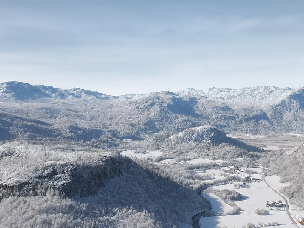 Fjellet Hallenuten inn mot Grøndalen