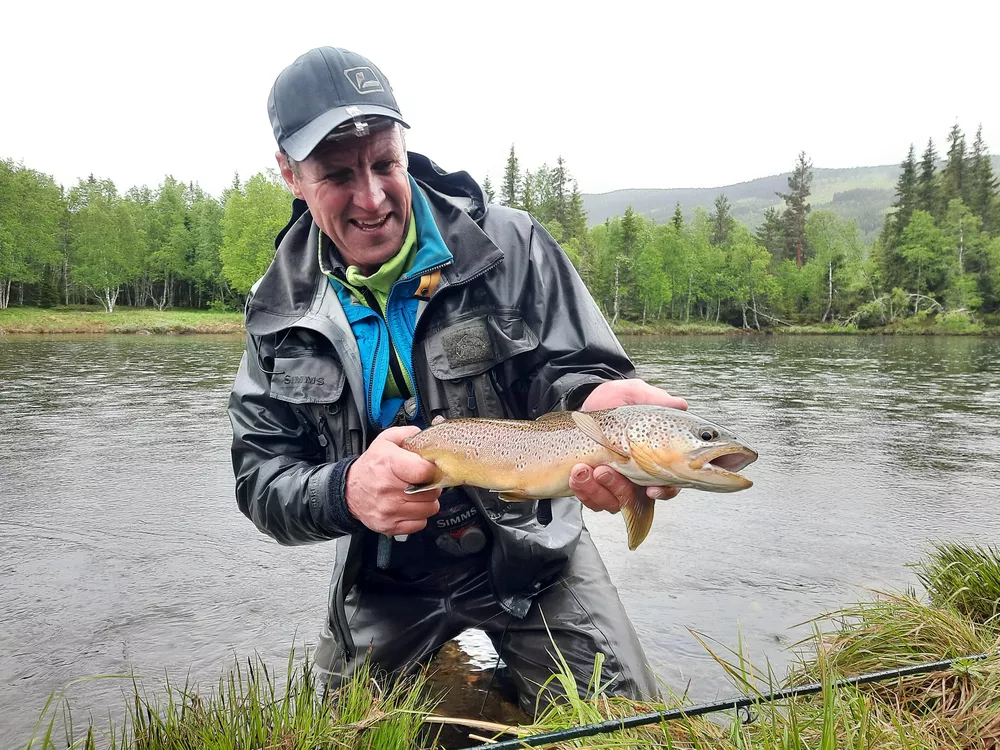 60 MINUTEN FLIEGENFISCHEN / 78 SPANNENDE FISCHATTACKEN / 60 MIN OF FLY  FISHING / 78 FISH ATTACKS 