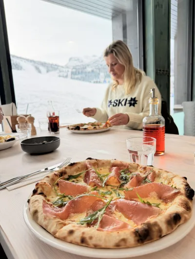 Pizza fra 8 glass i Hemsedal