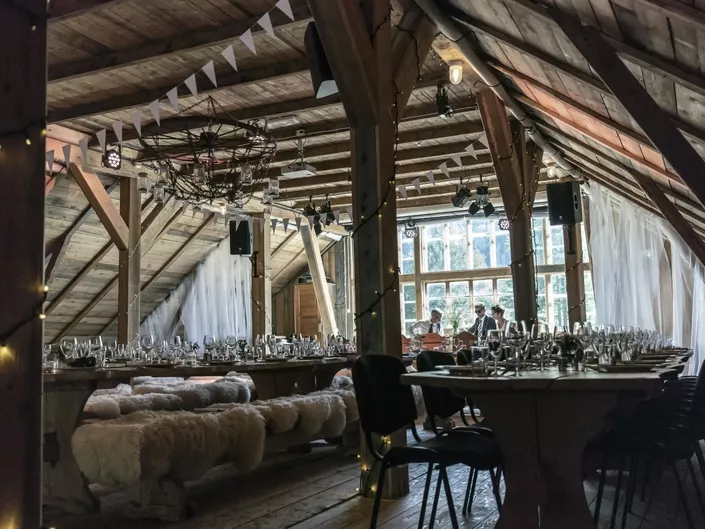 Klart for fest på låven.