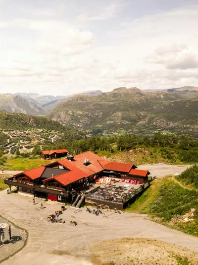 Avstandsbilde av fjellkafeen