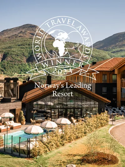 Badebasseng, hotell og fjell