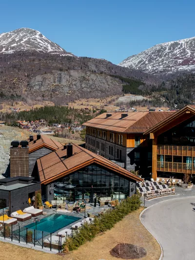 Fyri hotell og resort med badebasseng og fjell