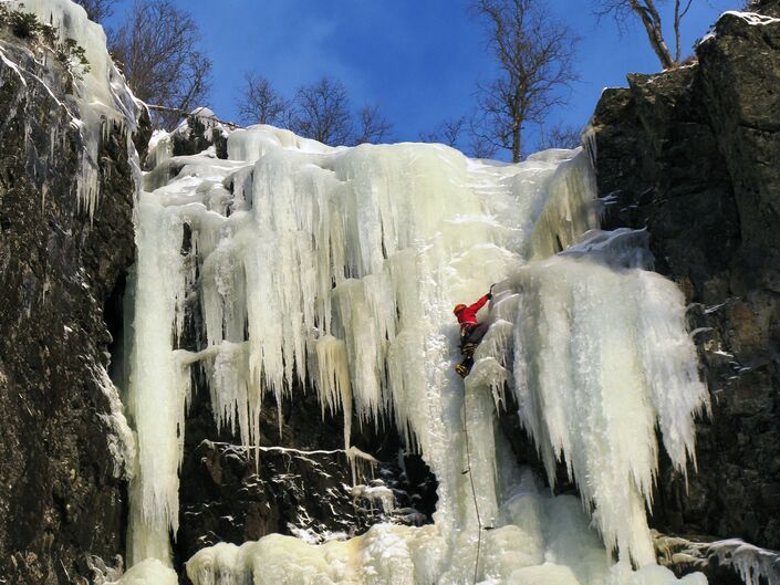 Klatring i Indre Haugsfoss Foto Jørgen Aamot