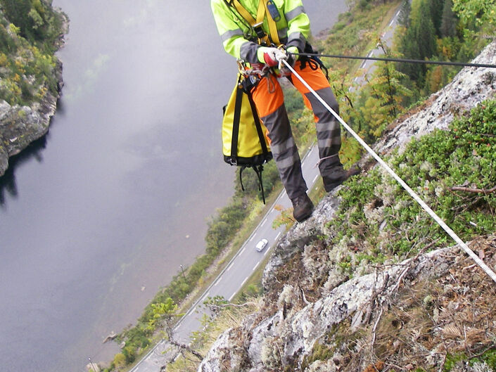 Climbing h LESLIE 09 jpg