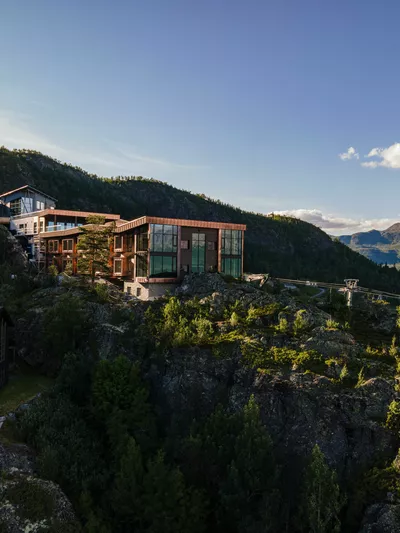 Sommer drone bilde over skarsnuten hotel.