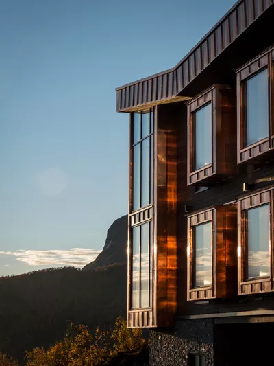 Utenfor skarsnuten hotel (høst).