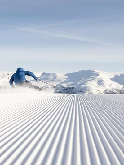 Ski Star Ola Mattsson, som kjører ny-preppede løyper.