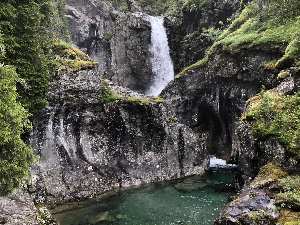 Foss Trøimsåne mot Steget.