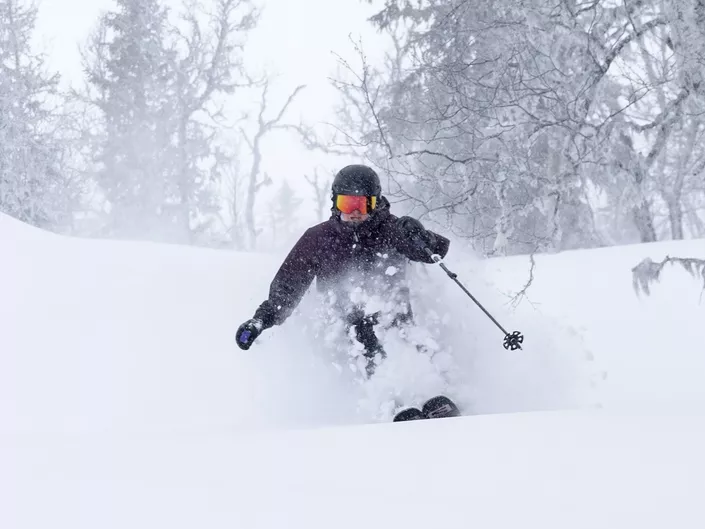 Skikjører i Hemsedal i offpist